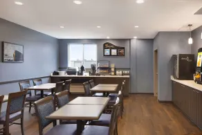 Days Inn & Suites by Wyndham Lindsay - Restaurant
