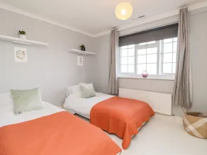 17 St Magnus Close - Habitación