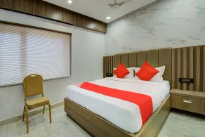 Super Townhouse V Hotel - Room