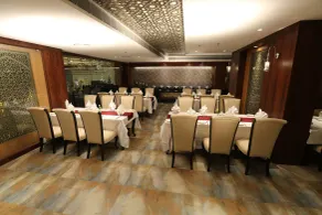 M Crown Hotel - Restaurant