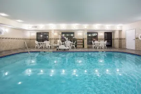 Holiday Inn Express & Suites Ft Collins by IHG - Basseng