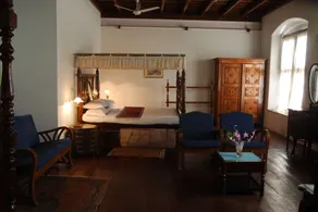 Old Courtyard Hotel - Room