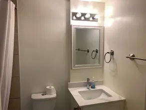 Destination Inn Cache Creek - Baño