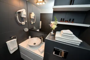 Sunset Deluxe Apartments - Baño