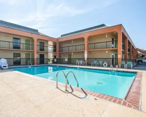 Econo Lodge Inn & Suites Jackson Northwest - Piscine