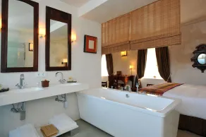 Hotel Boutique V - by Grupo Tribu - Bathroom