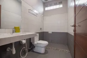 Yehezkiel Hotel Lembang Mitra RedDoorz - Bathroom