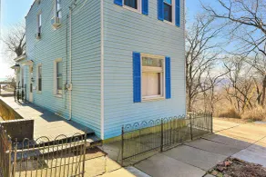Cincinnati Home w/ Deck & Private Hot Tub! - Interni
