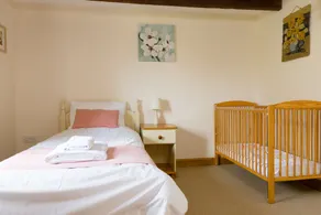 Degembris Cottages - Room