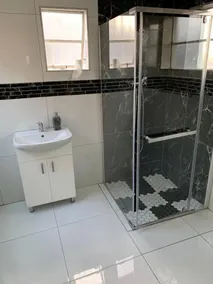 Semeni Asante Guesthouse - Badeværelse