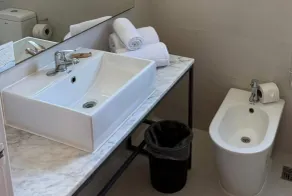 Esplendor by Wyndham Montevideo Cervantes - Bathroom