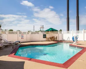 Quality Inn Tulsa Central - Piscine