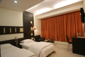 Pride Biznotel Alkapuri Near Vadodara Airport - Chambre
