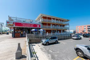 Boardwalk Hotel Charlee & Apartments Beach Hotel Oceanfront - Restaurant