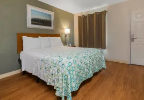 HomeTowne Studios by Red Roof Orlando - UCF Area - Room