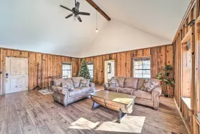 Wilburton Cabin w/ Fire Pit, Mountain Views! - Interiør