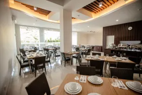 Whiz Prime Hotel Sudirman Makassar - Restaurante