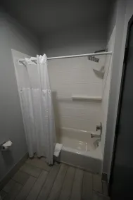 Edgewater Inn and Suites, an Ascend Collection Hotel - Salle de bain