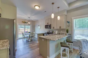 1 Mi to Beach! Ocean Isle Home w/ Shared Lanai - Innvendig