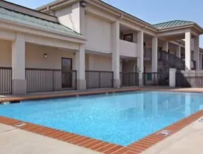 Days Inn by Wyndham Covington - Pool