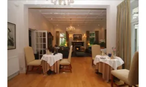 The Pines Hotel - Restaurant