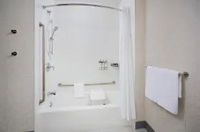 Holiday Inn Express Hamilton - Upper James by IHG - Room