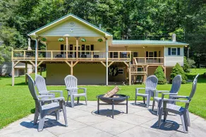 Creekside Cottage: Kayak, Tube, Fish, Remote Work - Interior