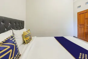 Hotel O Triple N Homestay - Room