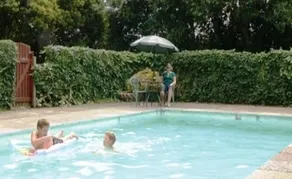 Glow Worm Motel - Piscina