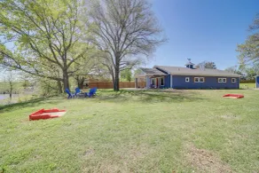 Lakefront Eufaula Cabin w/ Fire Pit & Private Dock - Interiör