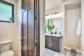 NEW! Chic Abode: Downtown Fort Collins - Badezimmer
