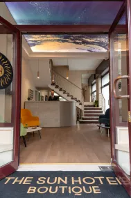 THE SUN HOTEL BOUTIQUE NAPOLI - Rezeption