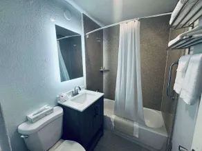 SureStay by Best Western Fresno Central - Baño
