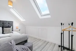 Stunning 6 Bed House with Games Room and Garden Near Pinewood -Iver - Værelse