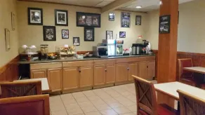 Americas Best Value Inn Foxboro - Restaurant