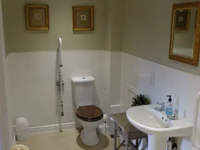 Bedingfeld Arms - Bathroom