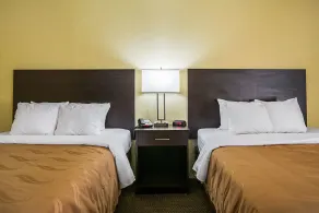 Quality Inn & Suites Greensburg I-74 - Habitación