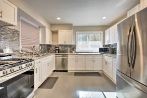 Centrally Located Atlanta Home w/ Yard! - Interiör