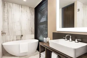 Le Meridien New York, Fifth Avenue - Bathroom