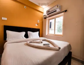 Candolim Aloft - Room