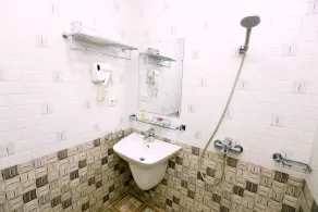 Tuan Anh Hotel - Bathroom