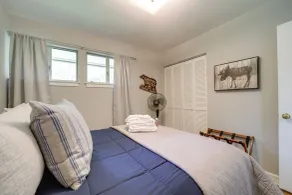 Centrally Located Brevard Home w/ Deck & Fire Pit! - Interiör