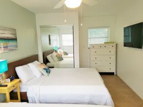 St. Pete Beach Suites - Chambre