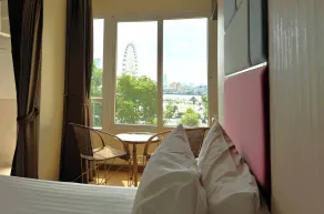 The Sunreno Hotel Bangkok - Vue de la chambre