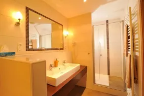 Hotel Dreimädelhaus - Bathroom