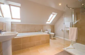 Redwood House - Bathroom