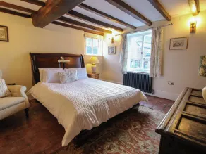 34 The Wharfage - Room