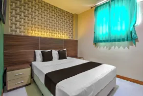 Townhouse Oak Syariah near Stasiun Purwosari formerly Graha Gentan Solo - Værelse