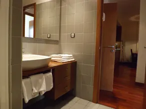 Roca Nevada Suites - Bathroom