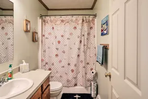 Lyndonville Home w/ Fire Pit, Screened Patio & A/C - Interiör